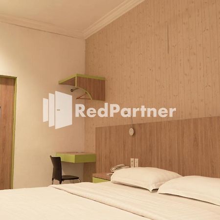 Wisma Sederhana Mitra Reddoorz Μεντάν Εξωτερικό φωτογραφία