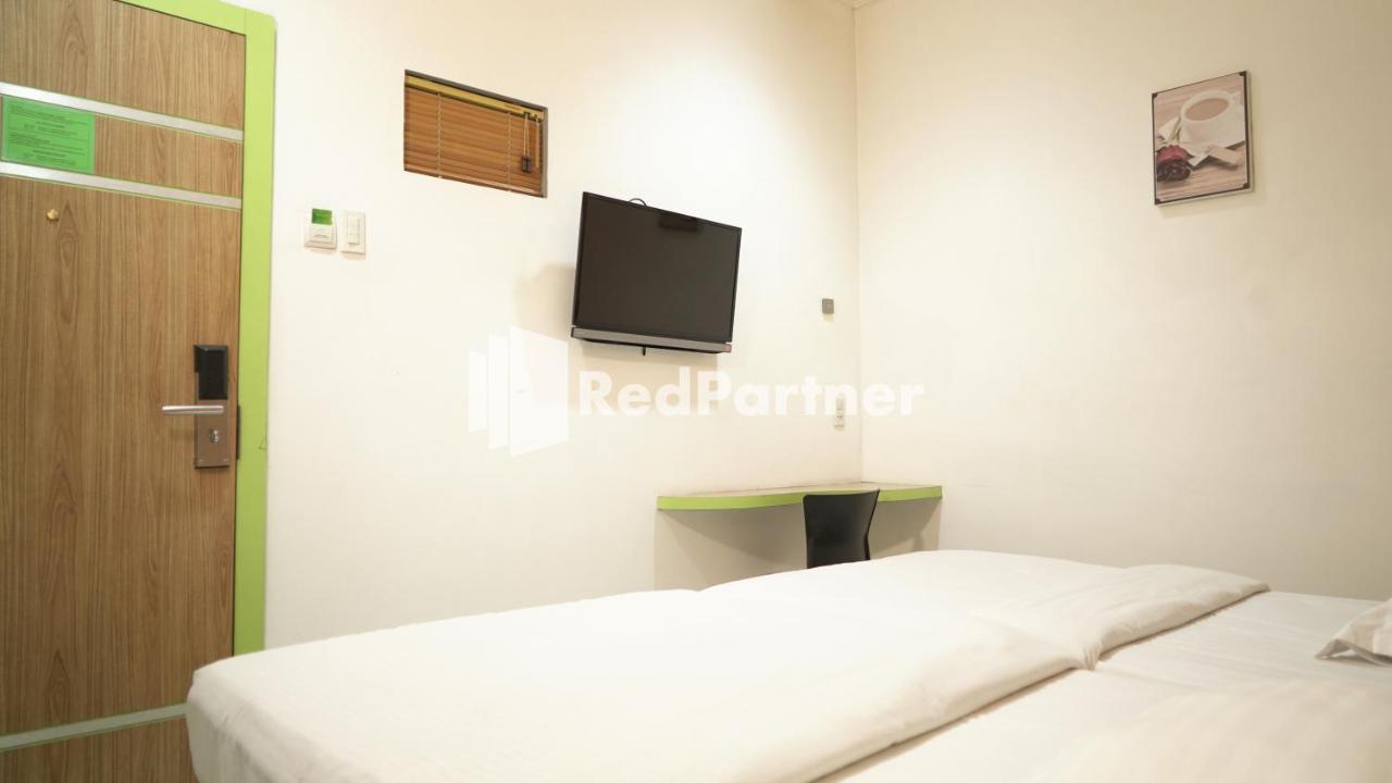 Wisma Sederhana Mitra Reddoorz Μεντάν Εξωτερικό φωτογραφία
