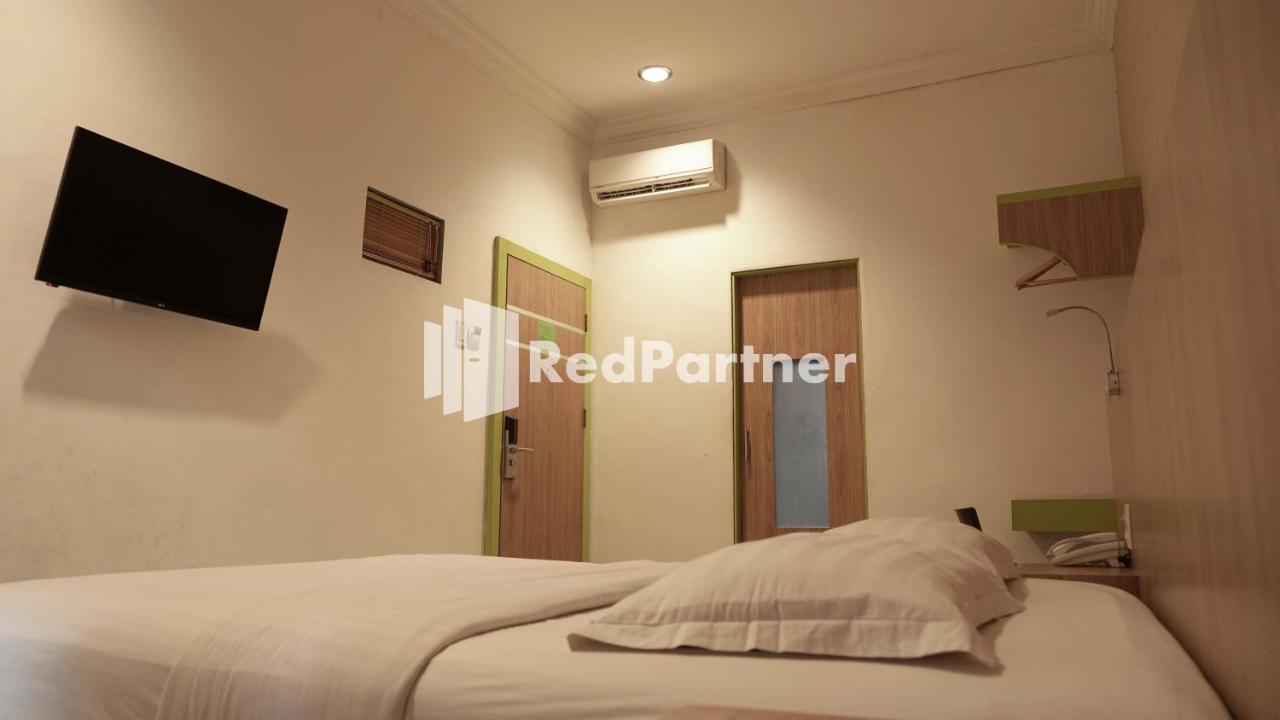 Wisma Sederhana Mitra Reddoorz Μεντάν Εξωτερικό φωτογραφία