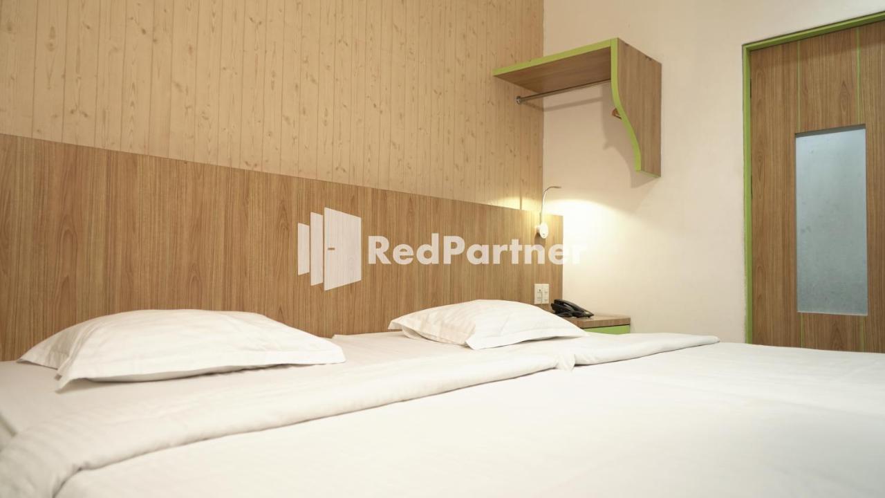 Wisma Sederhana Mitra Reddoorz Μεντάν Εξωτερικό φωτογραφία