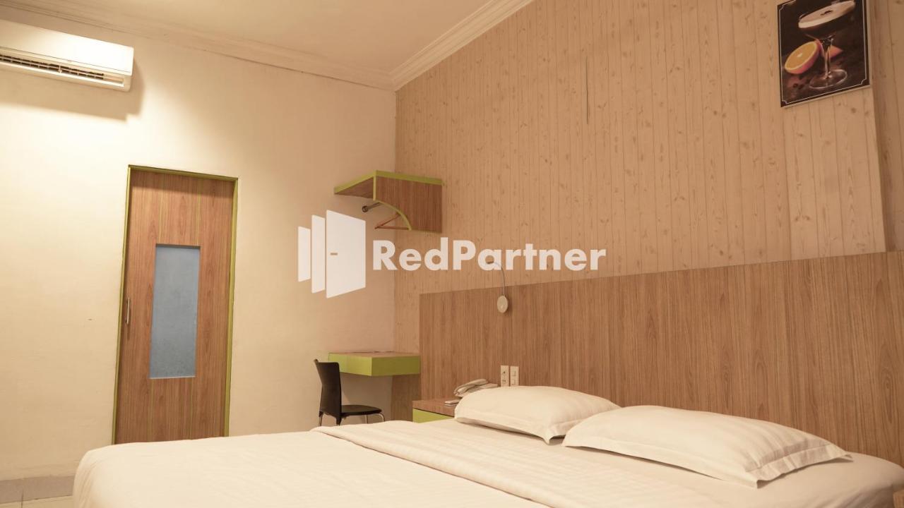 Wisma Sederhana Mitra Reddoorz Μεντάν Εξωτερικό φωτογραφία