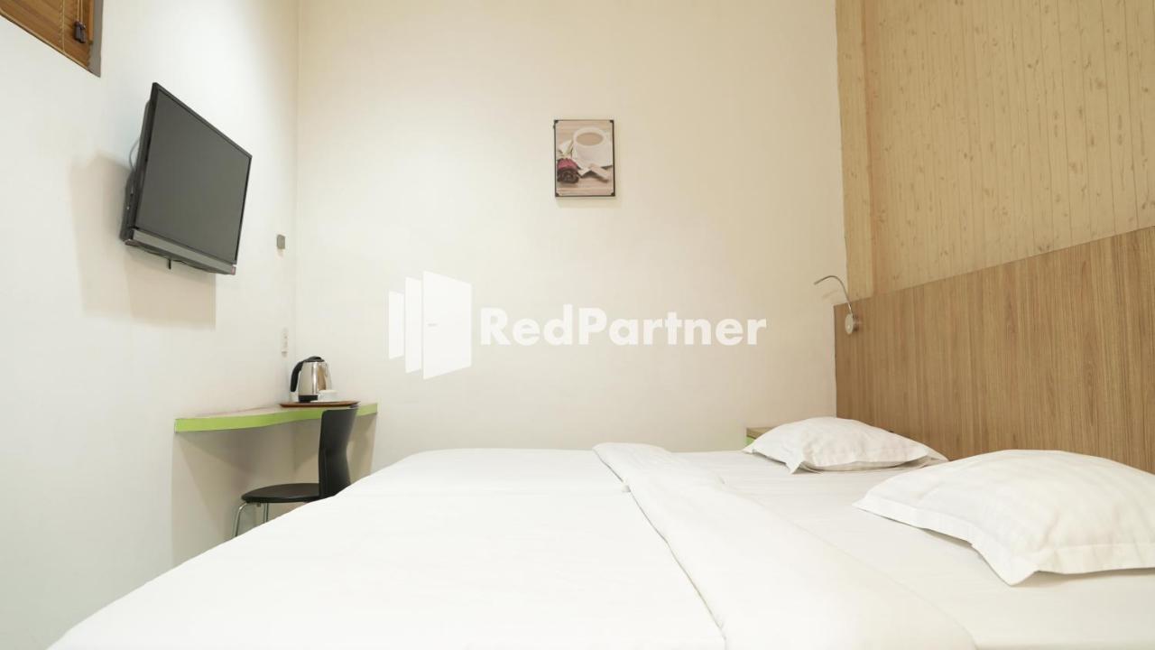 Wisma Sederhana Mitra Reddoorz Μεντάν Εξωτερικό φωτογραφία