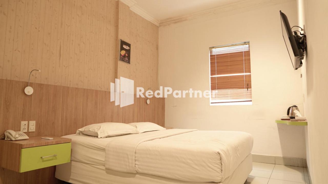 Wisma Sederhana Mitra Reddoorz Μεντάν Εξωτερικό φωτογραφία