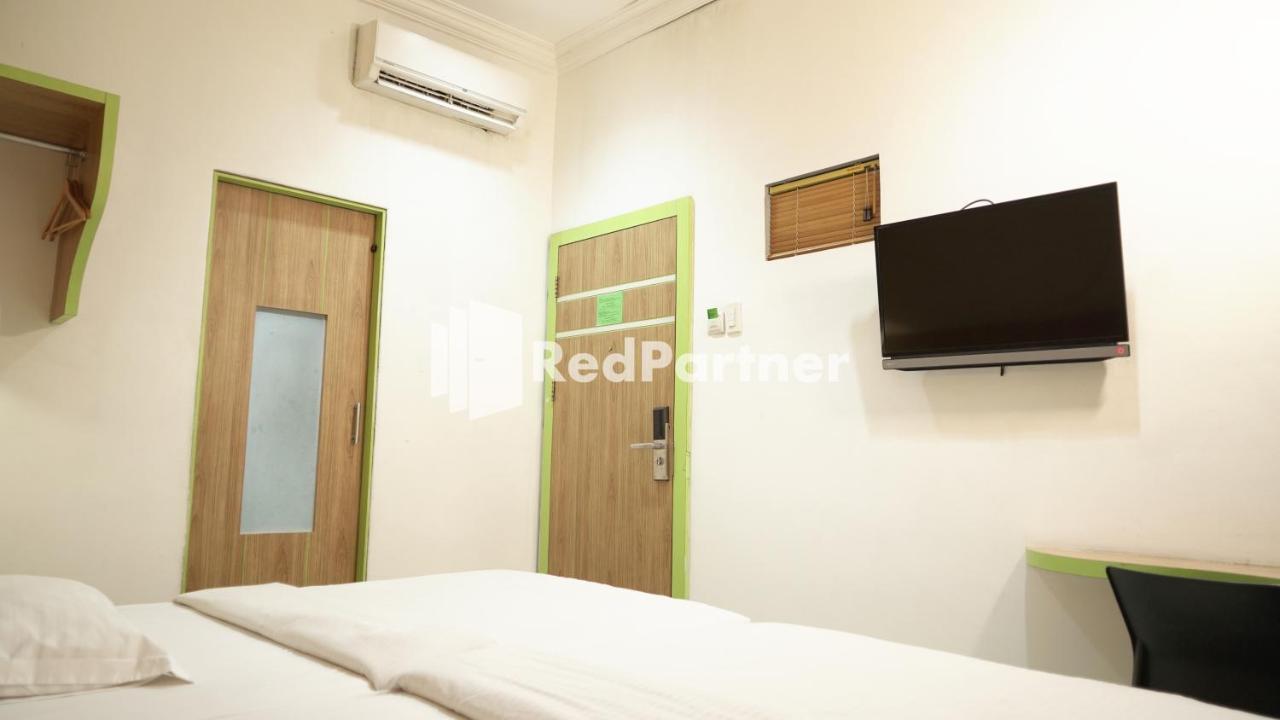 Wisma Sederhana Mitra Reddoorz Μεντάν Εξωτερικό φωτογραφία