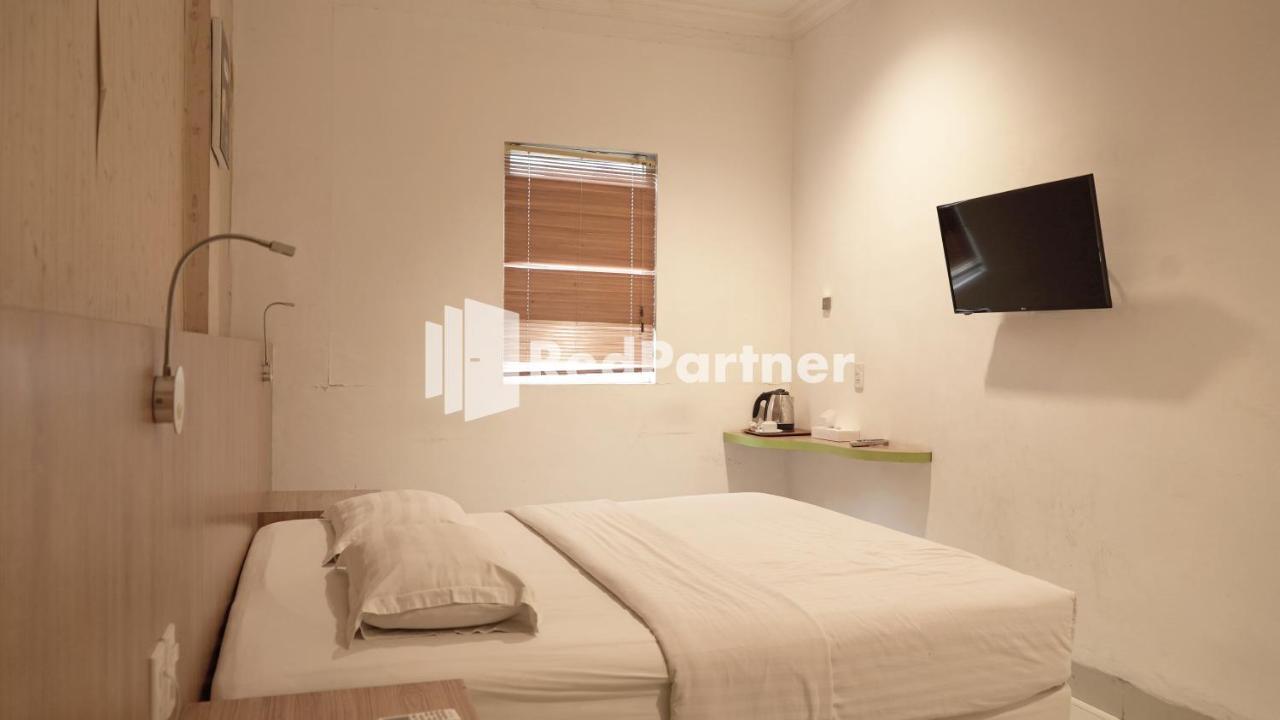 Wisma Sederhana Mitra Reddoorz Μεντάν Εξωτερικό φωτογραφία