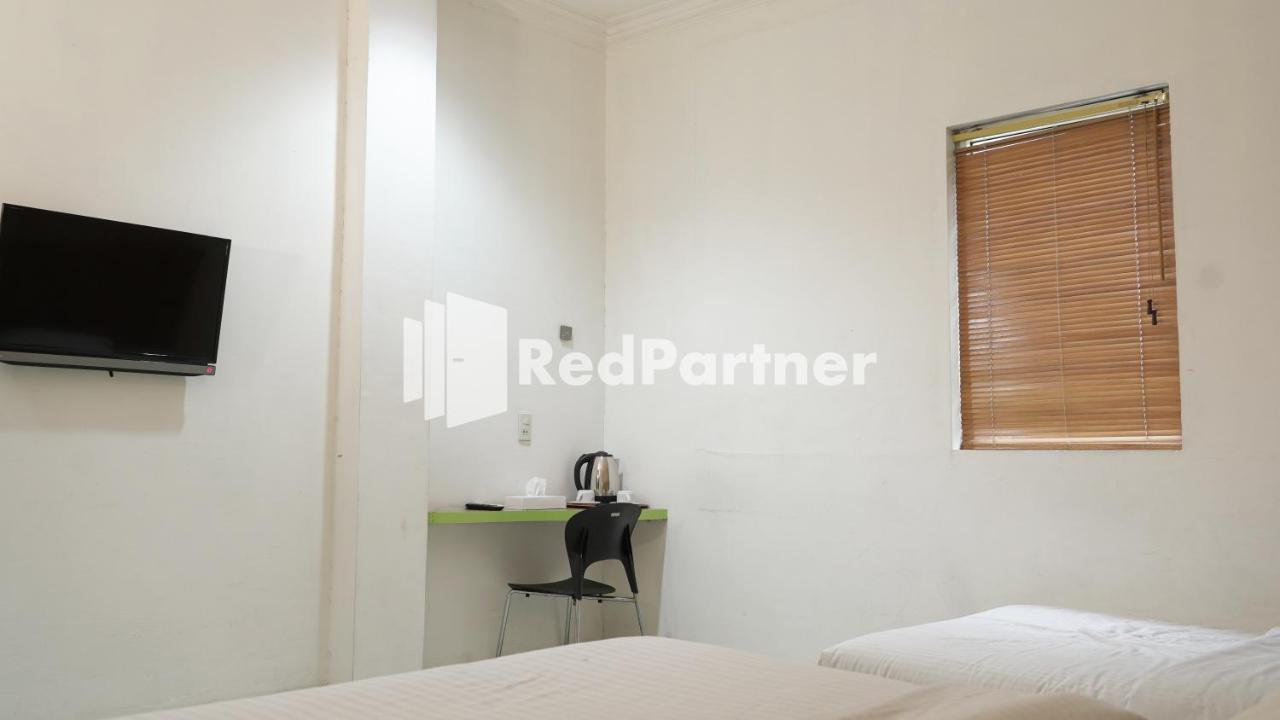 Wisma Sederhana Mitra Reddoorz Μεντάν Εξωτερικό φωτογραφία