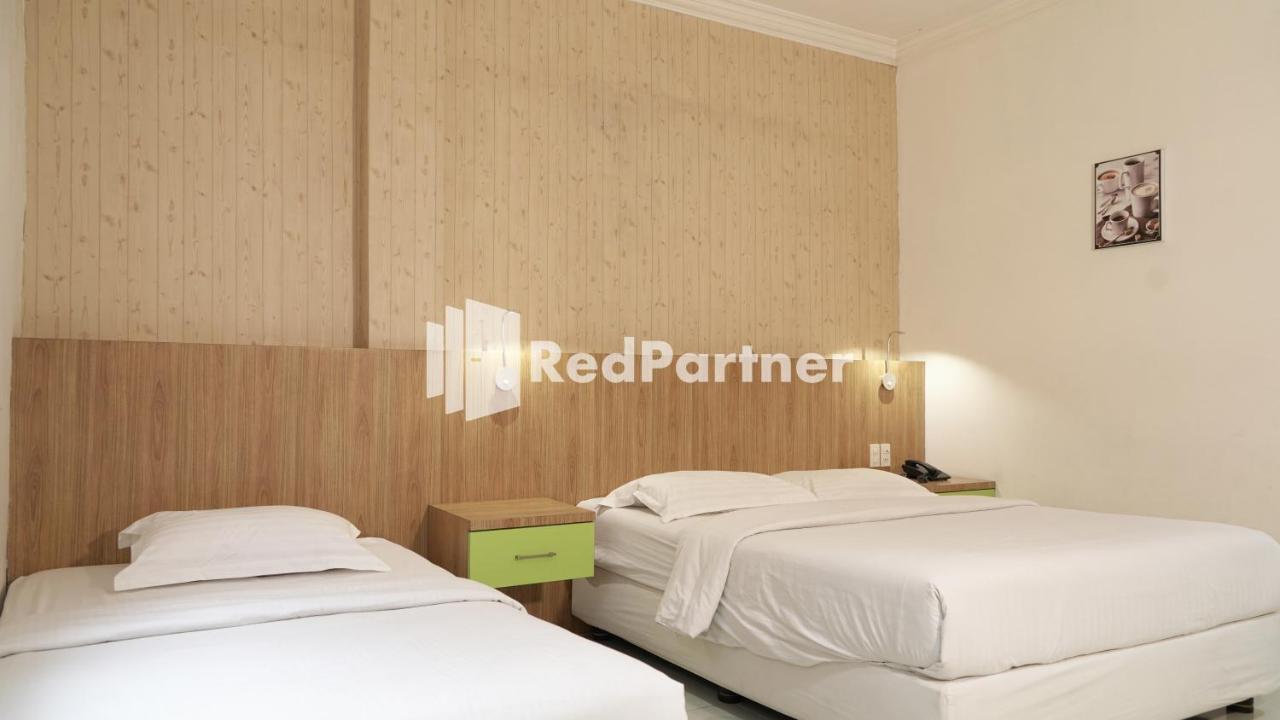 Wisma Sederhana Mitra Reddoorz Μεντάν Εξωτερικό φωτογραφία