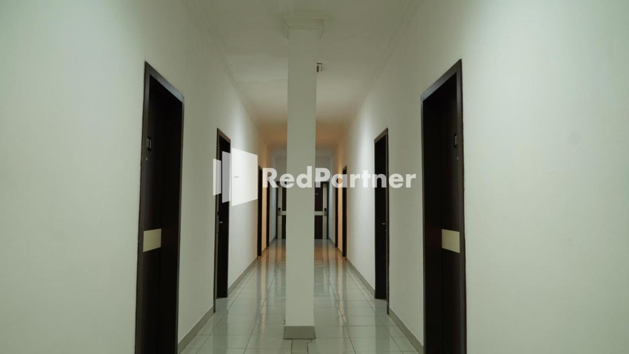Wisma Sederhana Mitra Reddoorz Μεντάν Εξωτερικό φωτογραφία