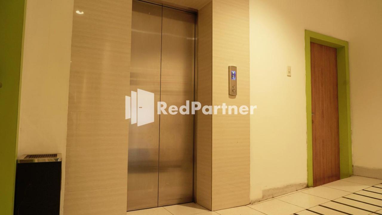 Wisma Sederhana Mitra Reddoorz Μεντάν Εξωτερικό φωτογραφία