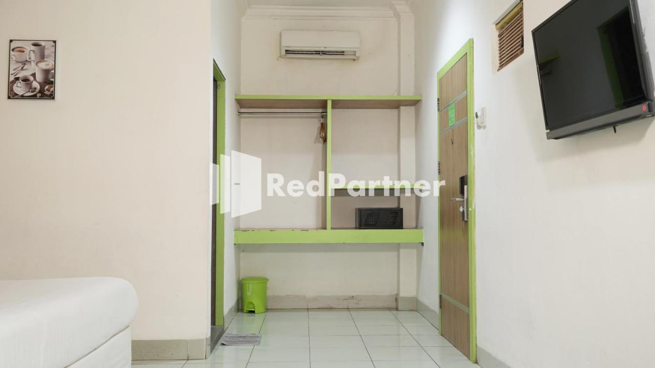 Wisma Sederhana Mitra Reddoorz Μεντάν Εξωτερικό φωτογραφία