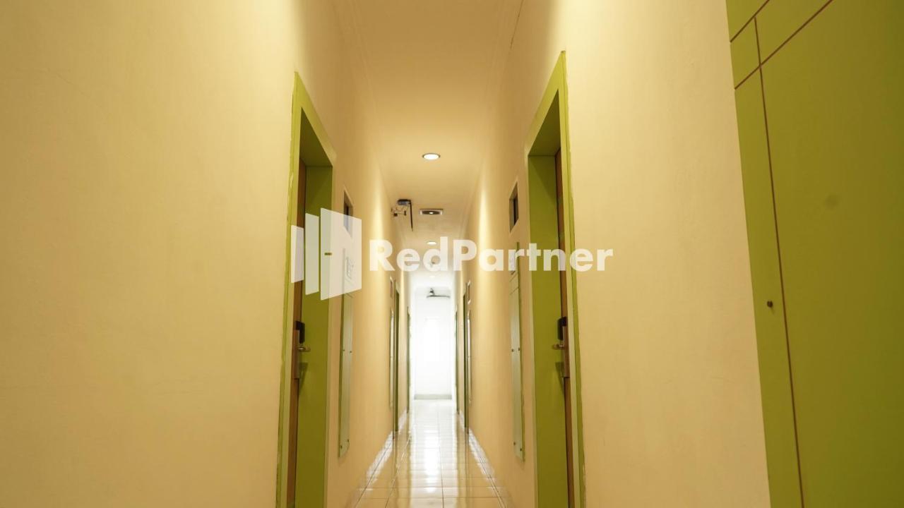 Wisma Sederhana Mitra Reddoorz Μεντάν Εξωτερικό φωτογραφία