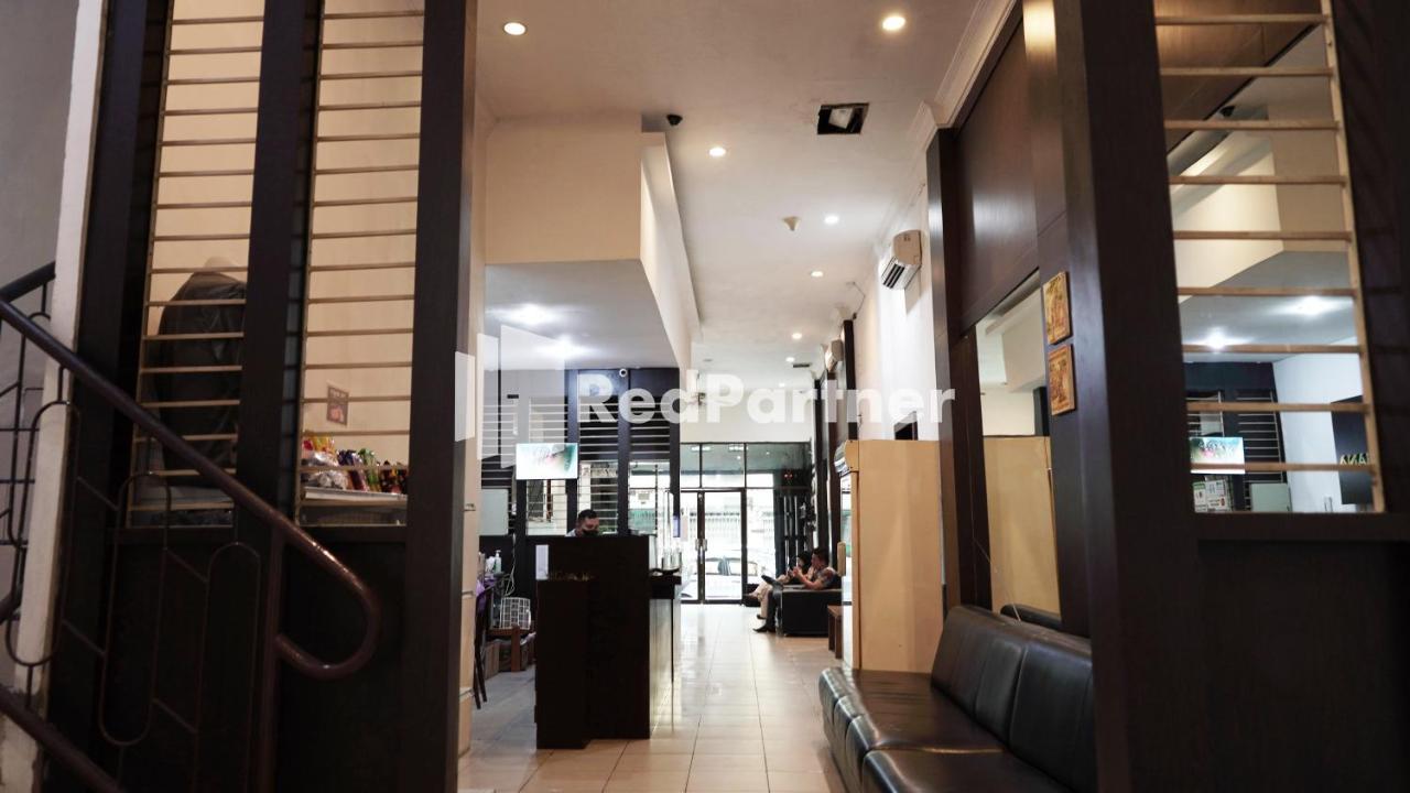 Wisma Sederhana Mitra Reddoorz Μεντάν Εξωτερικό φωτογραφία