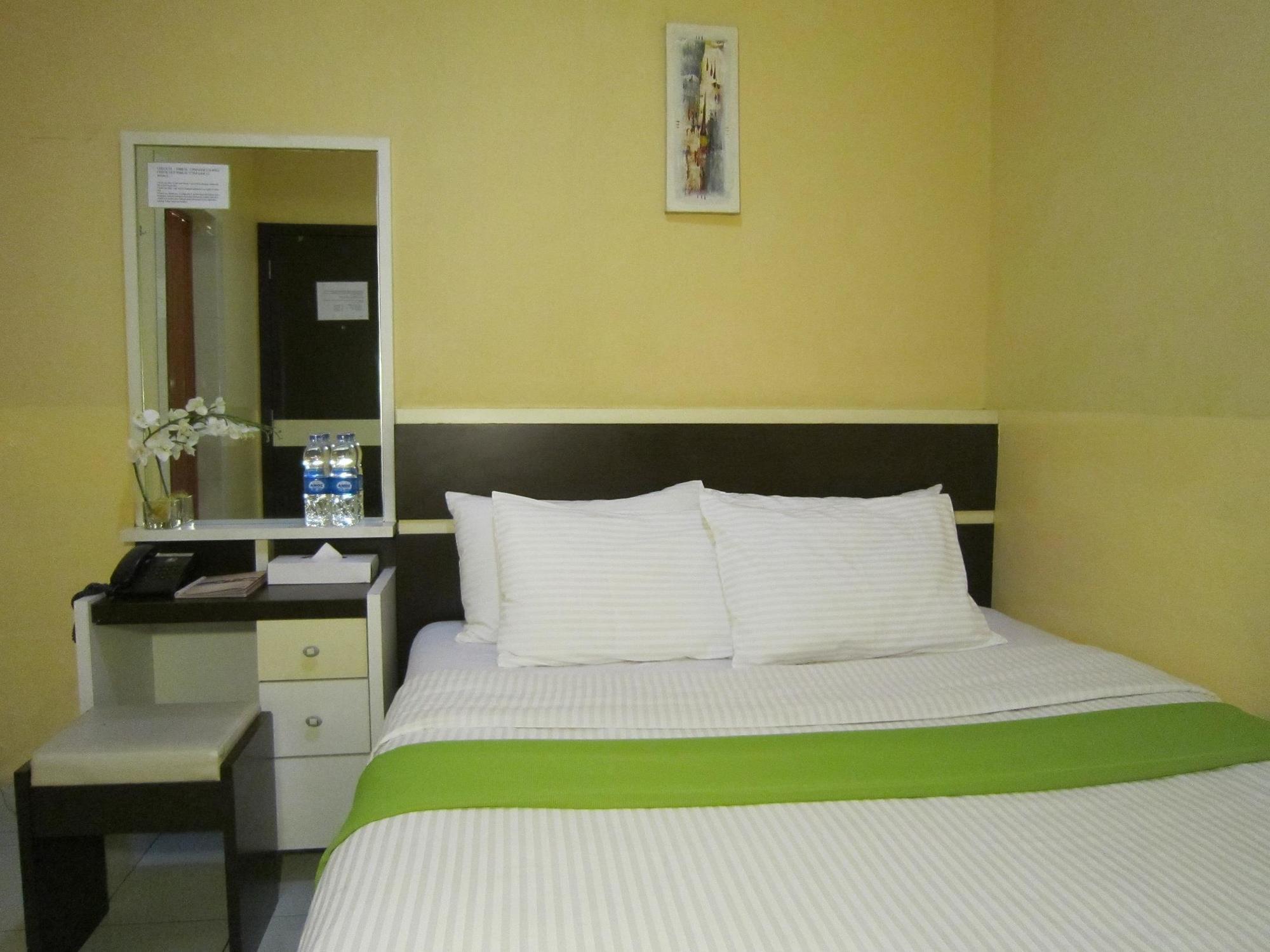 Wisma Sederhana Mitra Reddoorz Μεντάν Εξωτερικό φωτογραφία