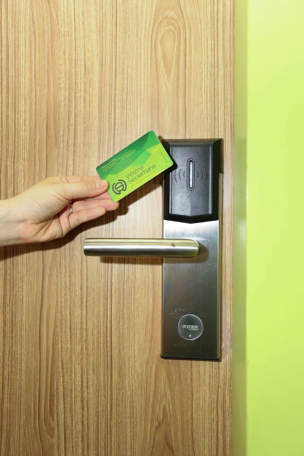 Wisma Sederhana Mitra Reddoorz Μεντάν Εξωτερικό φωτογραφία