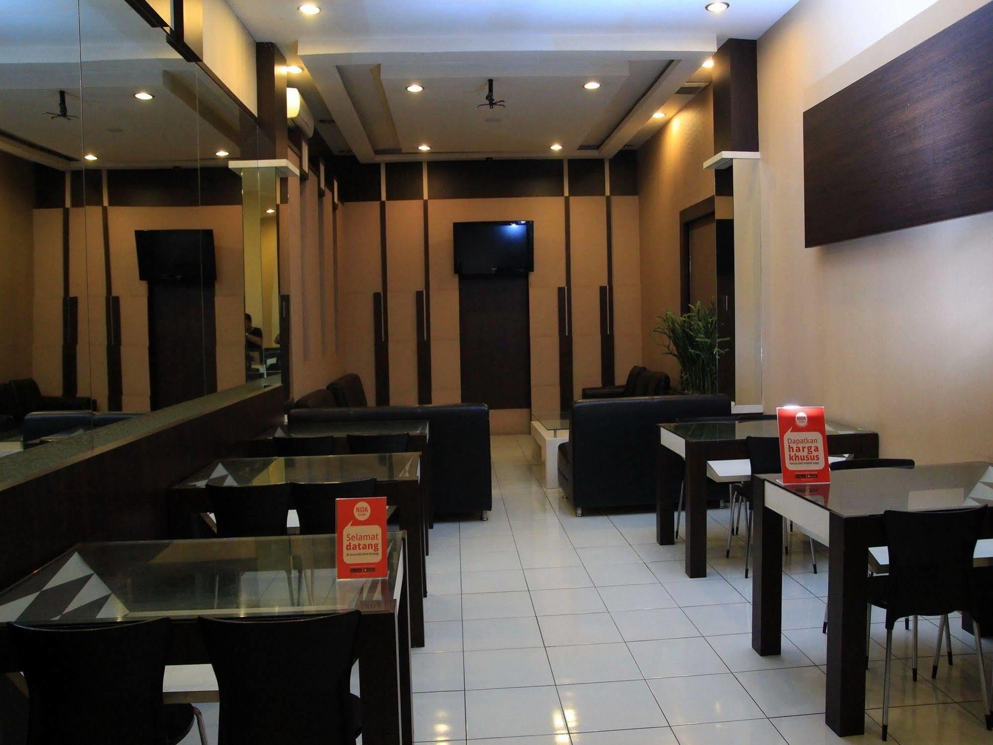Wisma Sederhana Mitra Reddoorz Μεντάν Εξωτερικό φωτογραφία