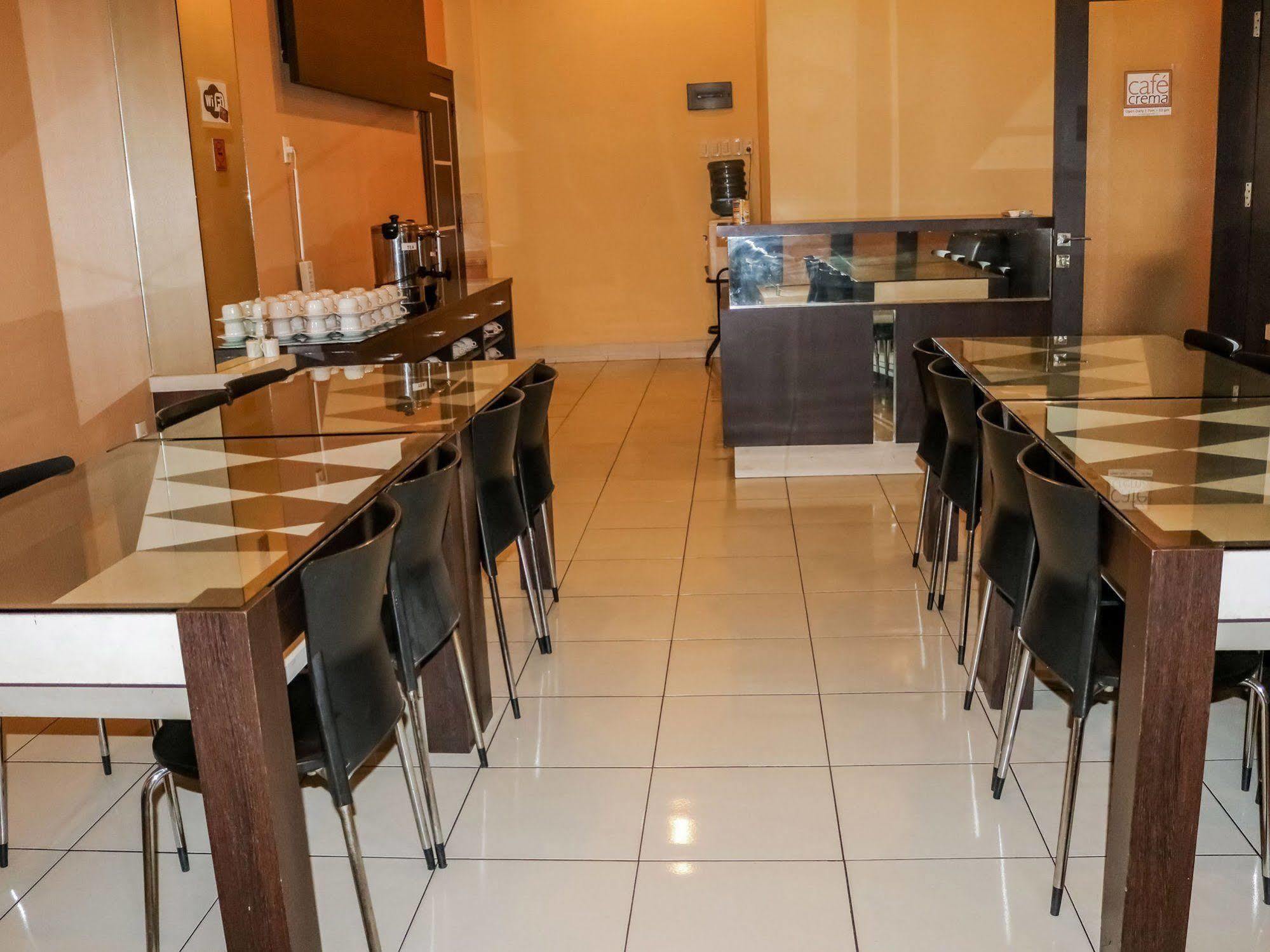 Wisma Sederhana Mitra Reddoorz Μεντάν Εξωτερικό φωτογραφία