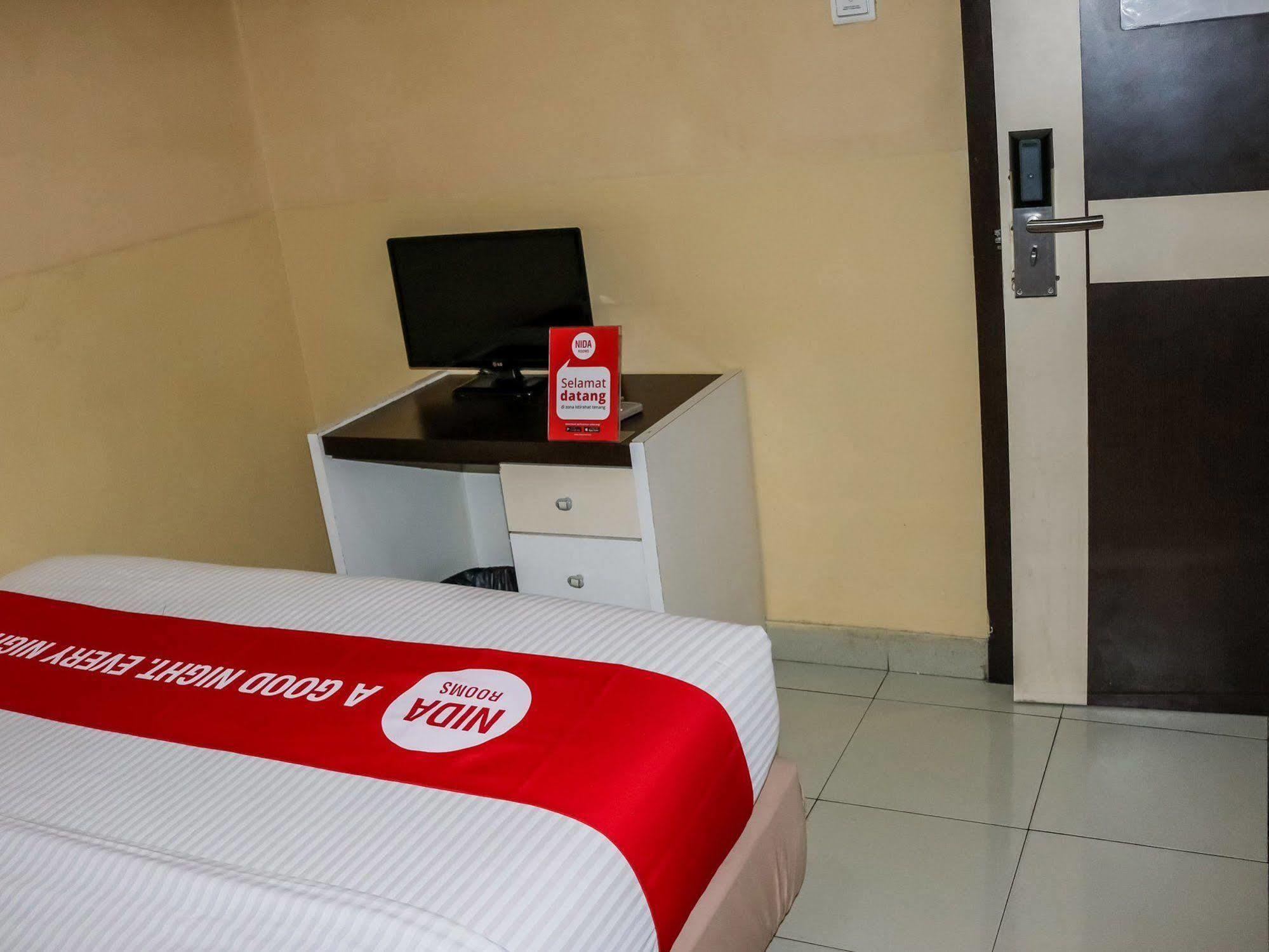 Wisma Sederhana Mitra Reddoorz Μεντάν Εξωτερικό φωτογραφία